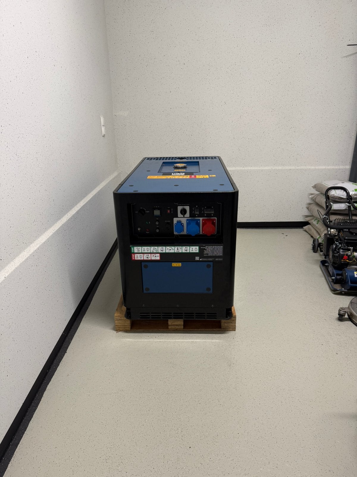HBM 11KW aggregaat (NIEUW), Ophalen, Zo goed als nieuw