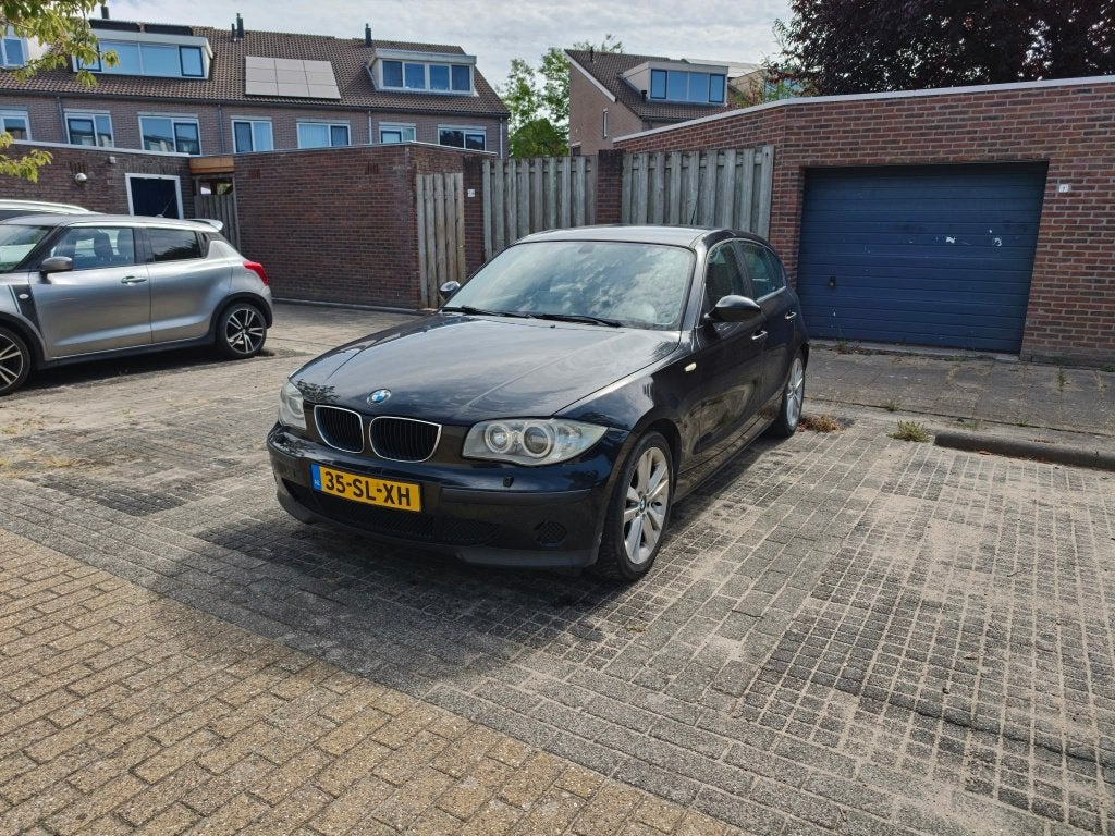 BMW 1-Serie 1.6 116I 2006 Zwart | APK 05/2027, 1596 cc, Zwart, 4 cilinders, 635 kg