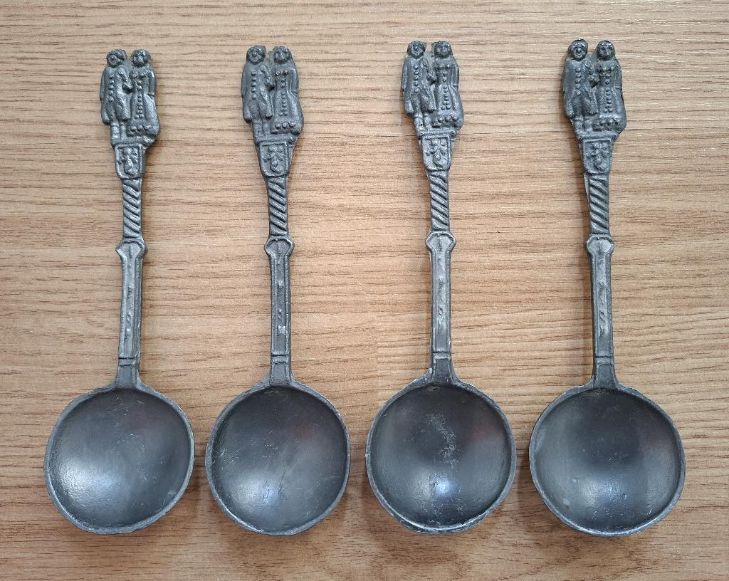 4 stuks tinnen lepels / bruidslepels, Ophalen of Verzenden