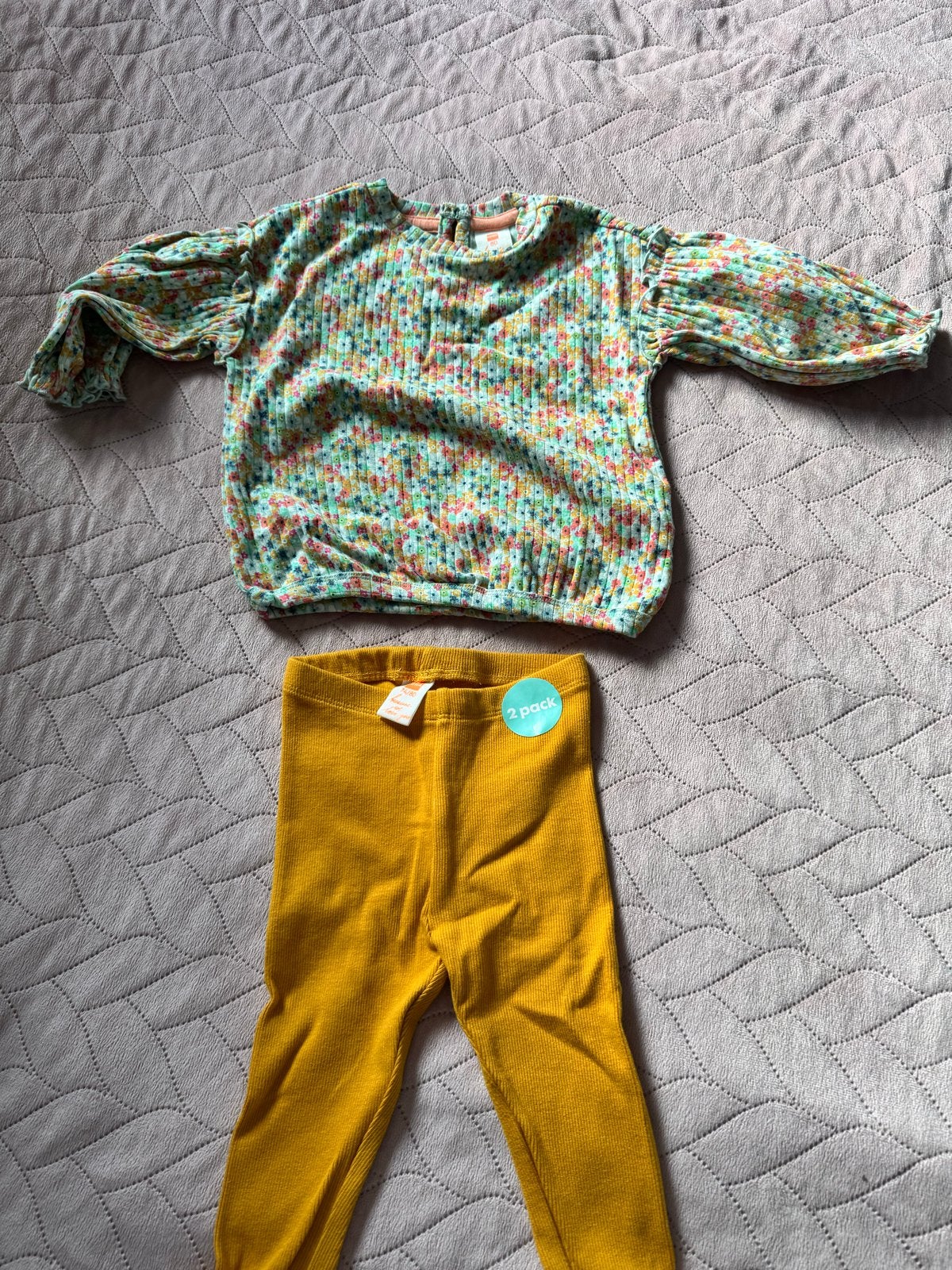Hema bloemenprint shirt en gele legging set, Kinderen en Baby's, Babykleding | Overige, Ophalen of Verzenden, Gebruikt, Meisje