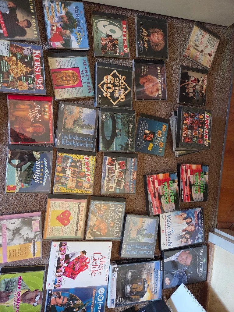 Doos vol met verzamel cd's pop sfeermuziek NL films, Ophalen, Zo goed als nieuw
