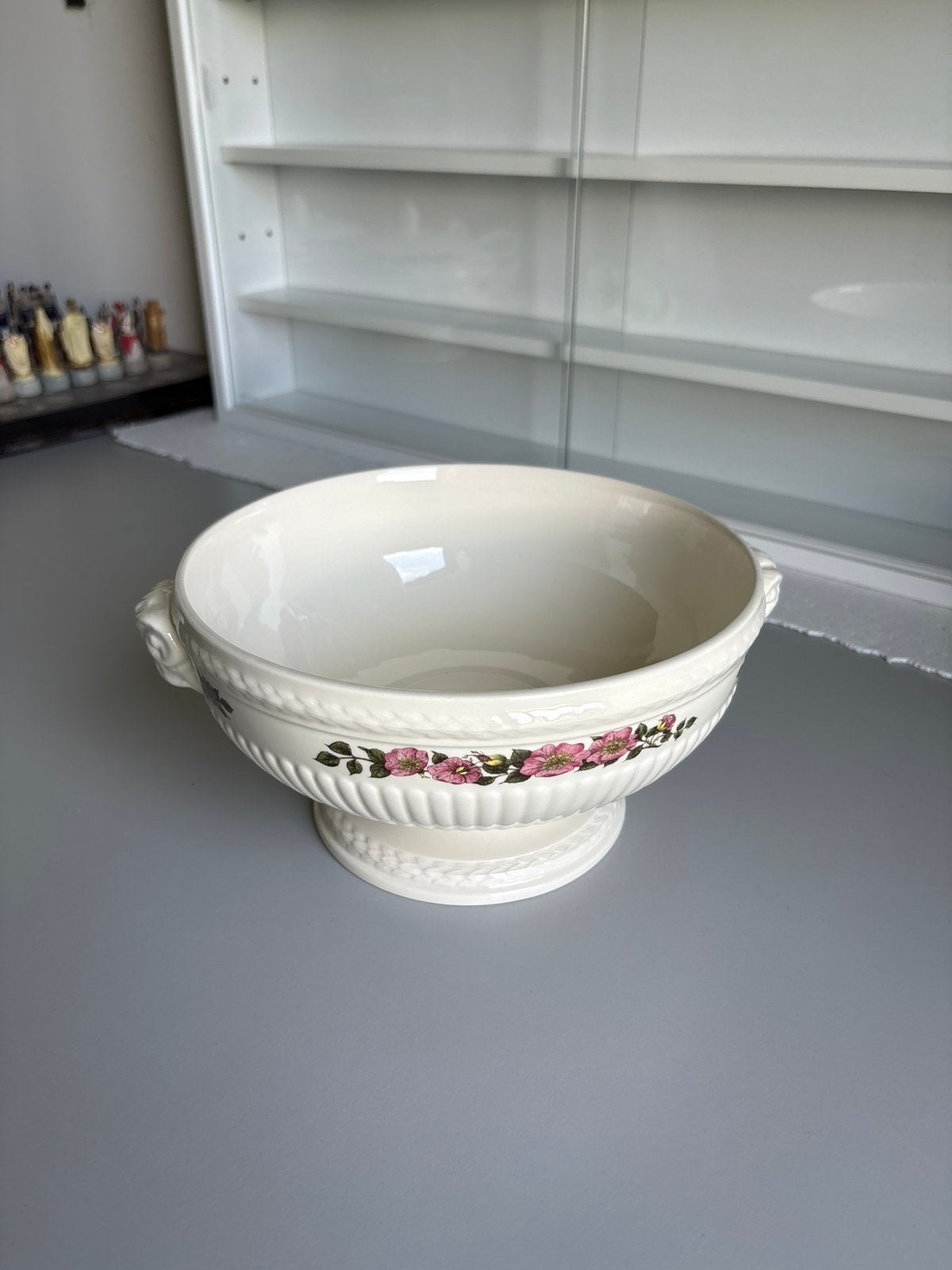 Wedgwood Briar Rose Serveerschaal op Voet Edme, Ophalen of Verzenden