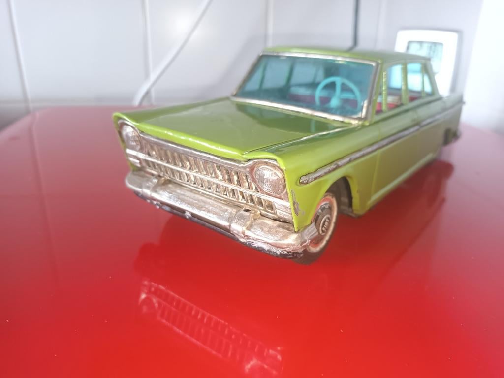 Blikken speelgoed. FIAT 1800. Daiya Japan., Antiek en Kunst, Antiek | Speelgoed, Ophalen of Verzenden