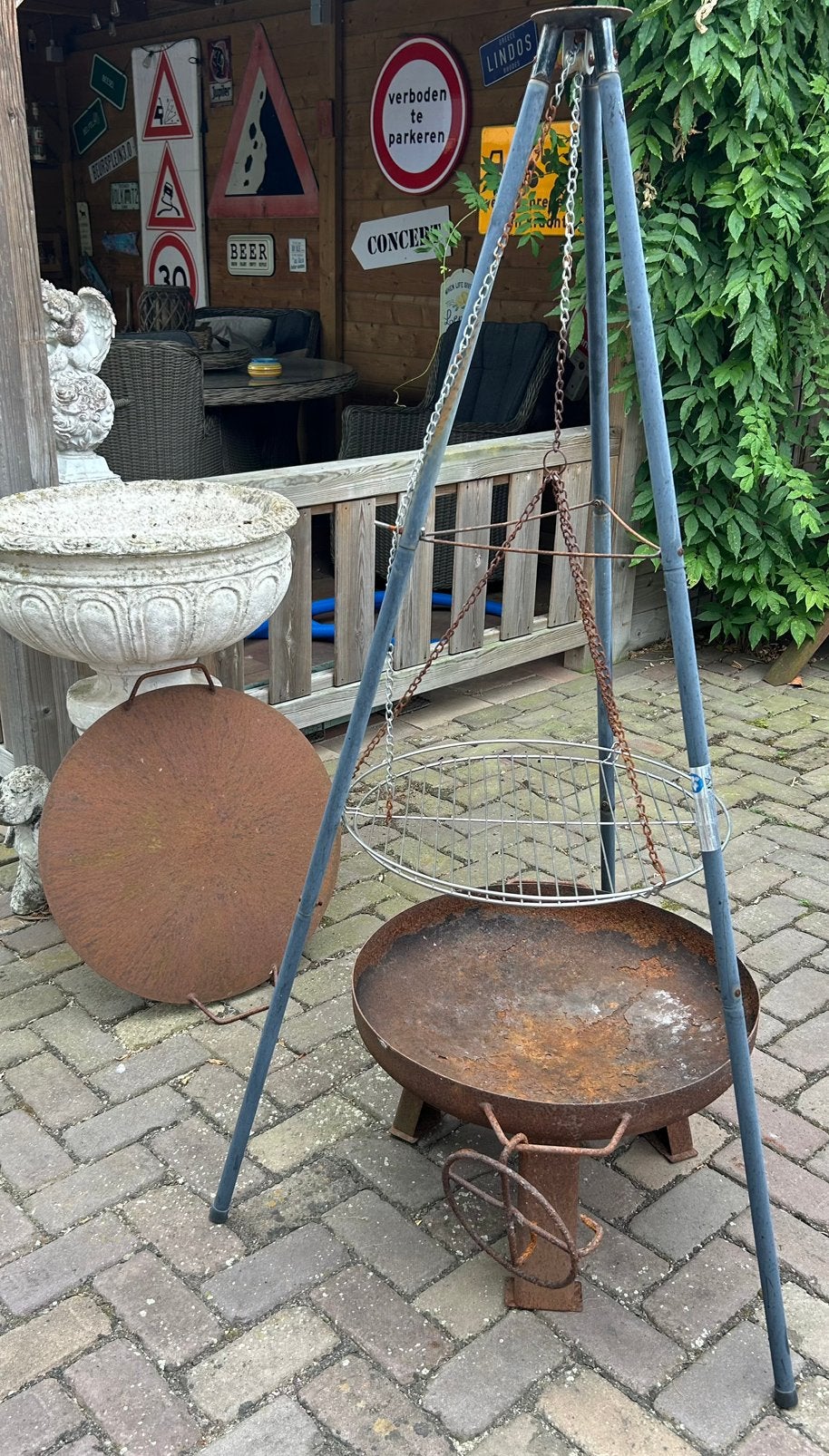 Vuurschaal met zwaaibraai en driepoot compleet, Ophalen, Zo goed als nieuw