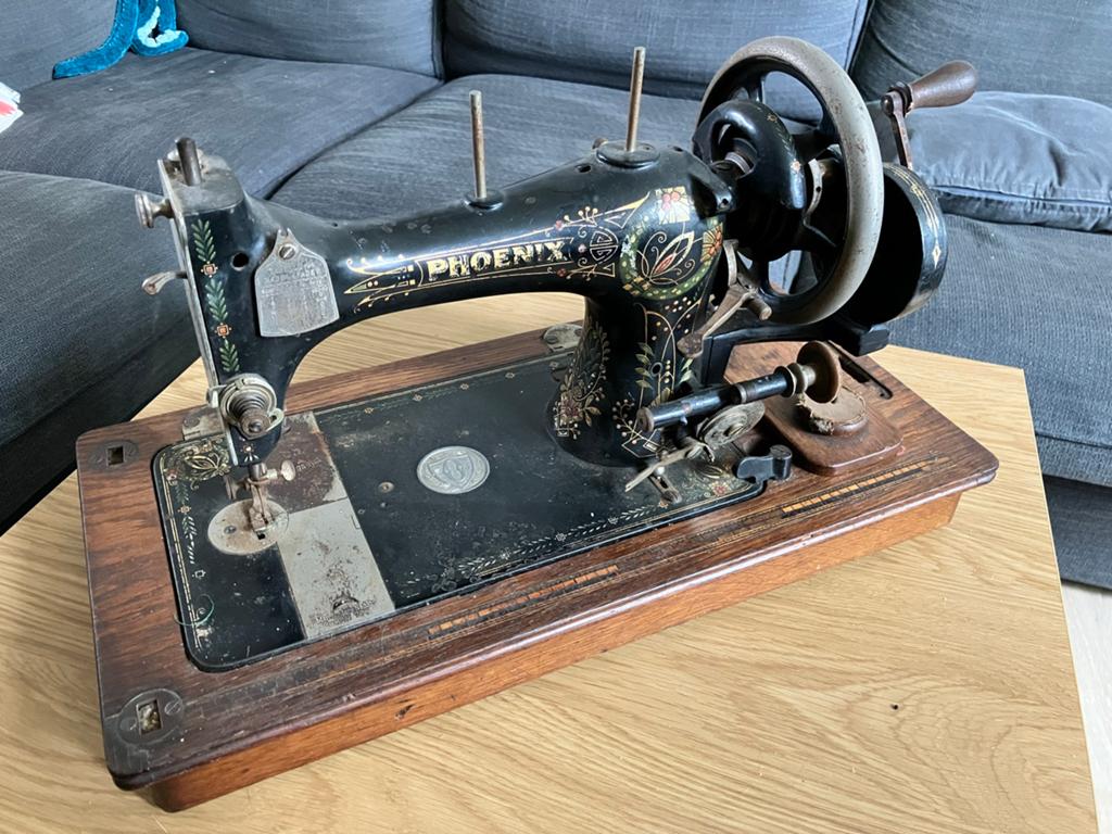 Phoenix handnaaimachine, Ophalen