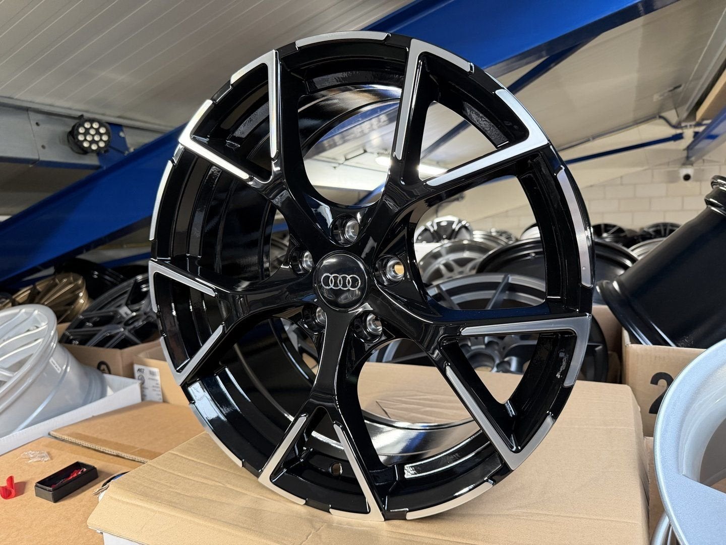 NIEUW 18inch Audi VW Seat NEW RS Style Velgen 5x112, 18 inch, -, -, Banden en Velgen