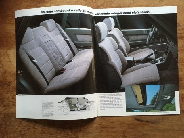 Mazda 929 4-deurs Sedan brochure uit 1985 (NL), Ophalen of Verzenden, Gelezen, Mazda