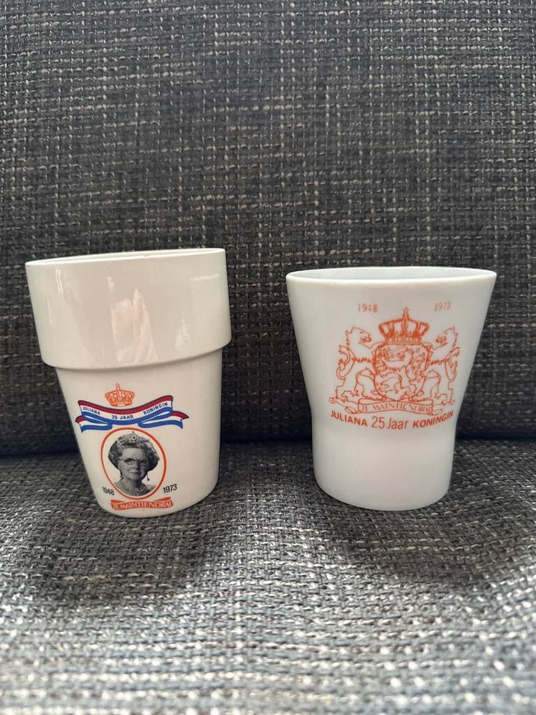 Set van 2 Juliana 25 jaar Koningin herdenkingsbekers, Ophalen of Verzenden, Servies