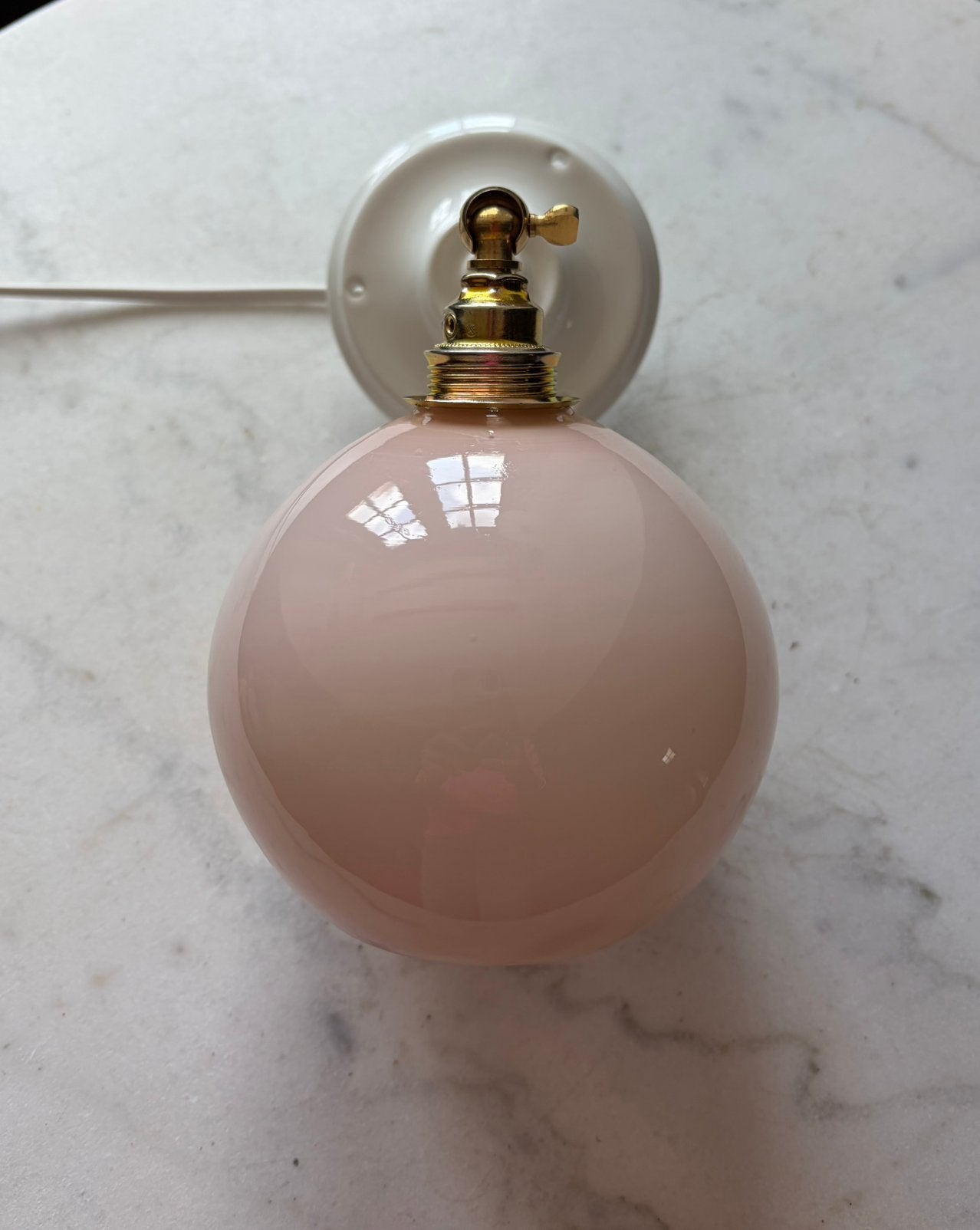 Vinatge roze melkglas glazen wandlamp schoollamp bolletje, Ophalen of Verzenden, Zo goed als nieuw, Metaal