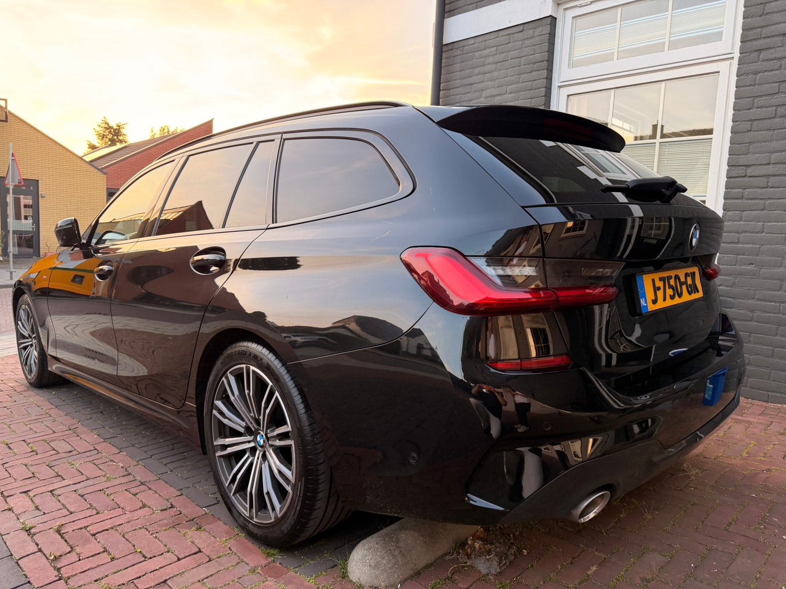 BMW 3-Serie 320d 190pk Xdrive Aut 2019 Zwart, Auto's, BMW, Automaat, Zwart, Stationwagon, Vierwielaandrijving