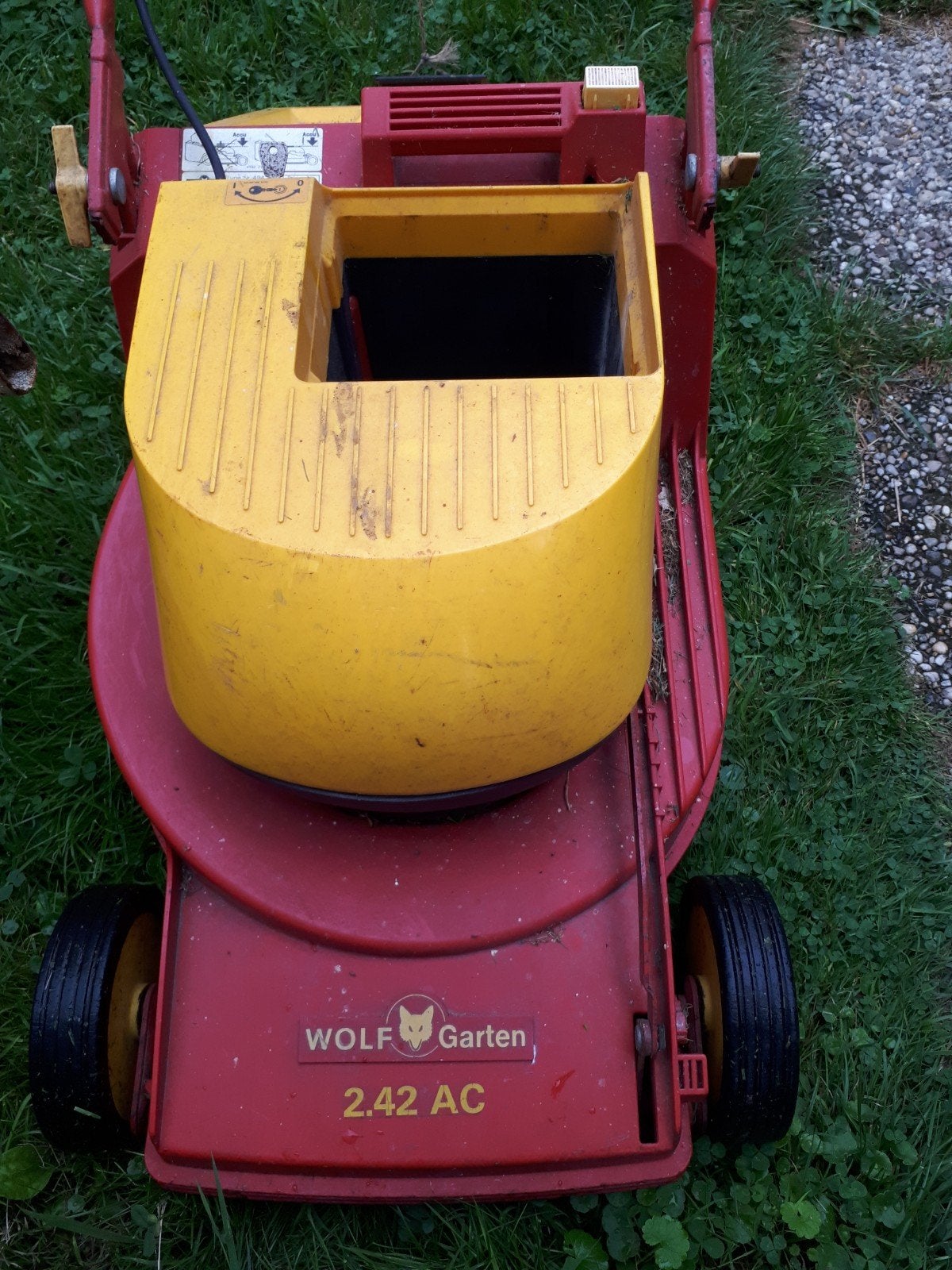 Gezocht voor Wolf-Garten Accu-grasmaaier 2.42 AC met accu, Cirkelmaaier, Gebruikt, Accu-grasmaaier, Ophalen of Verzenden