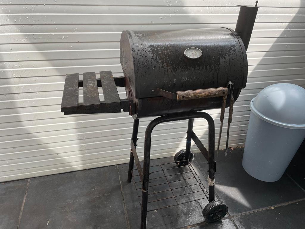 Gebruikte Barbecue met thermometer en zijplank, Ophalen, Gebruikt