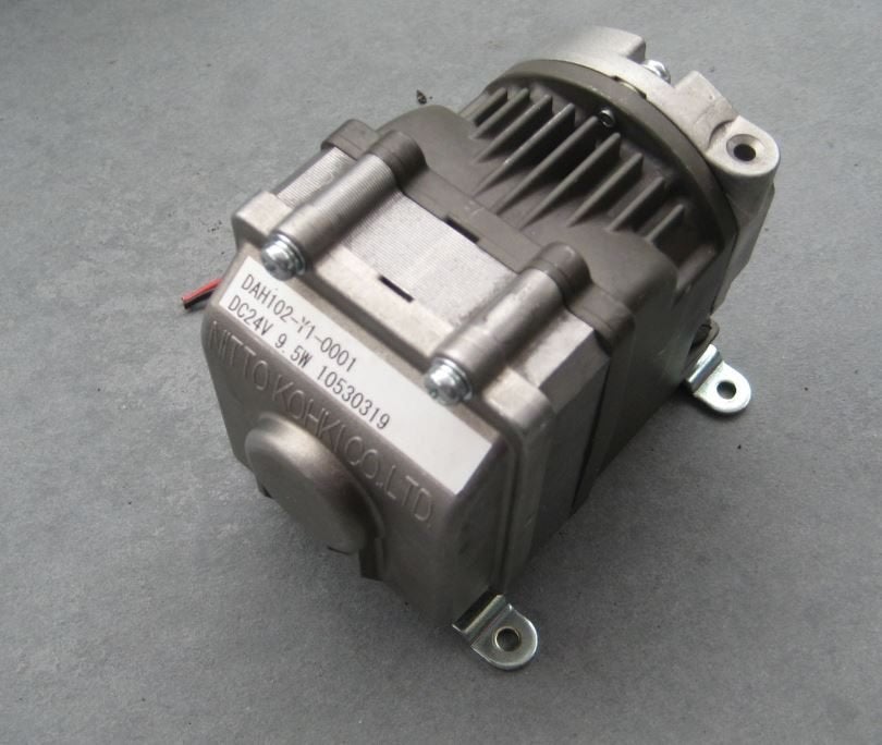 Nitto Kohki luchtpomp 5L/min 24VDC of 220VAC, Gebruikt, Pomp, Overige typen, Overige merken