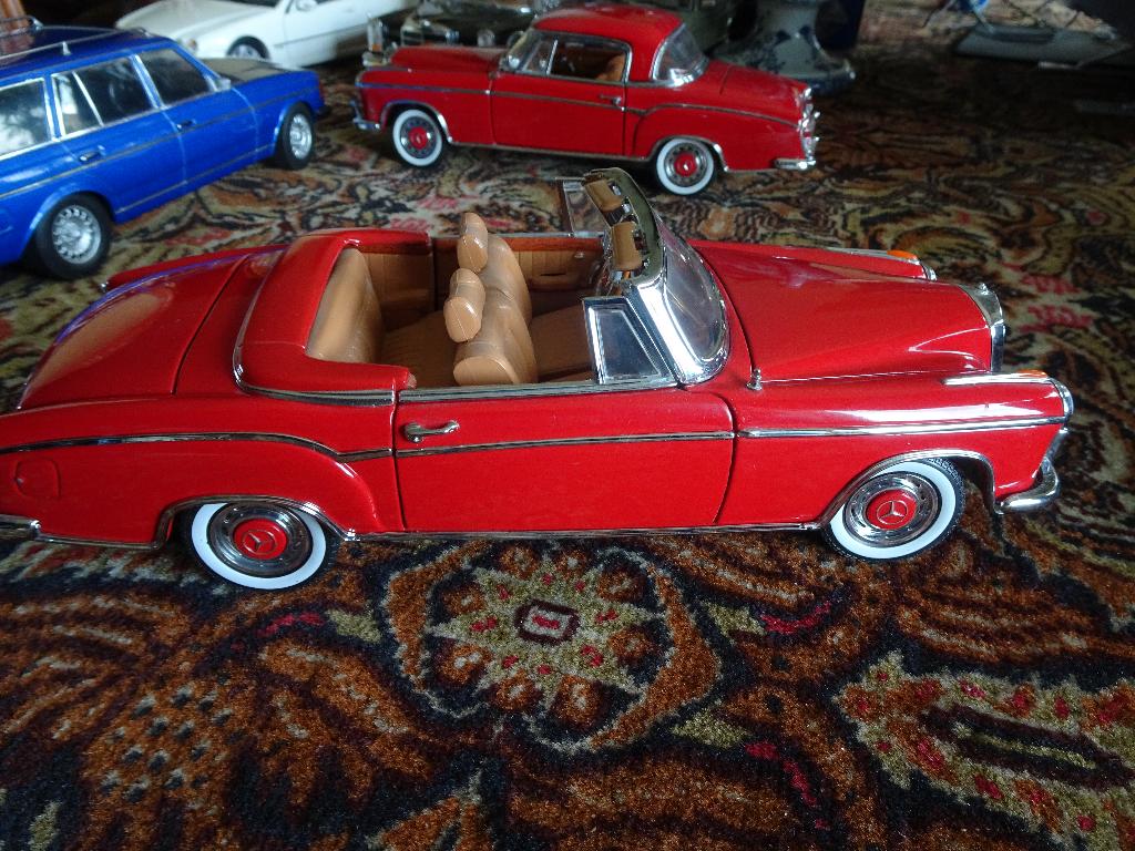 MERCEDES BENZ 220 SE COUPE SUNSTAR 1;18   1958, Hobby en Vrije tijd, Modelauto's | 1:18, Ophalen of Verzenden, Zo goed als nieuw