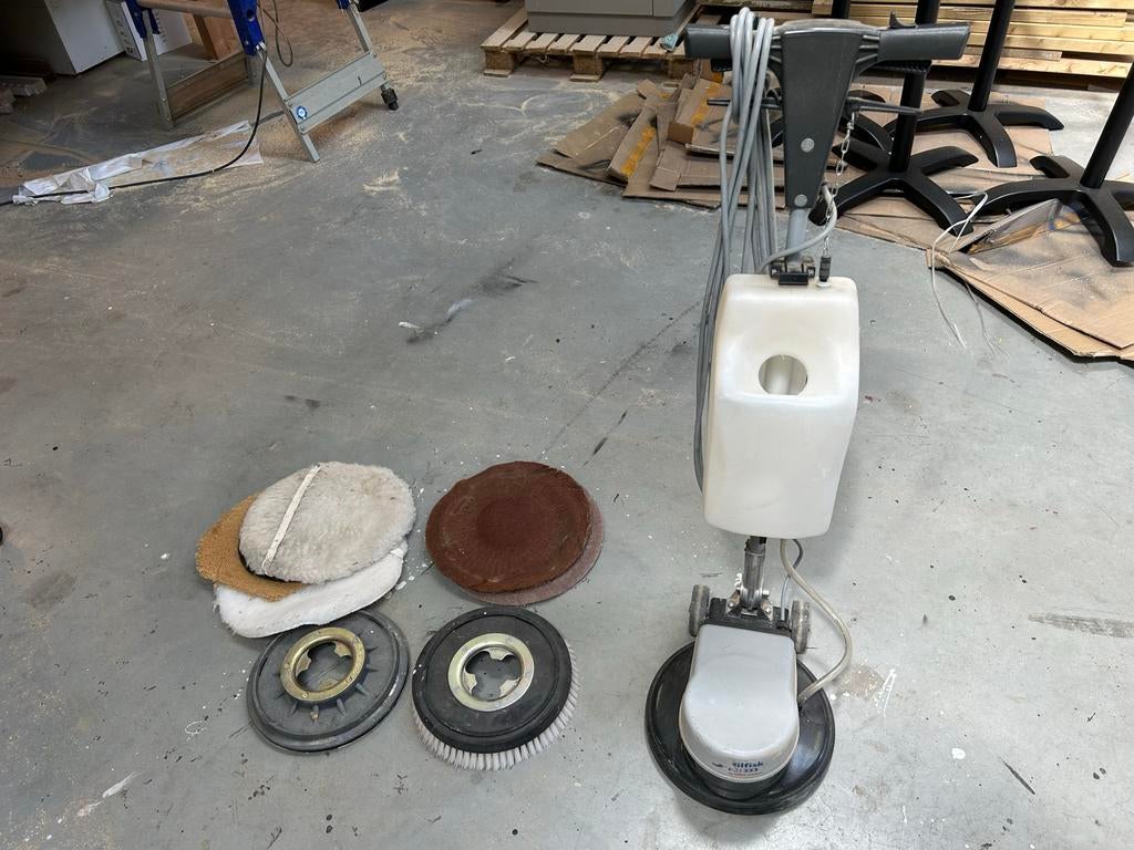 Nilfisk PS1333 Schrob- en Zuigmachine met accessoires, Ophalen, Gebruikt, Schrobmachine