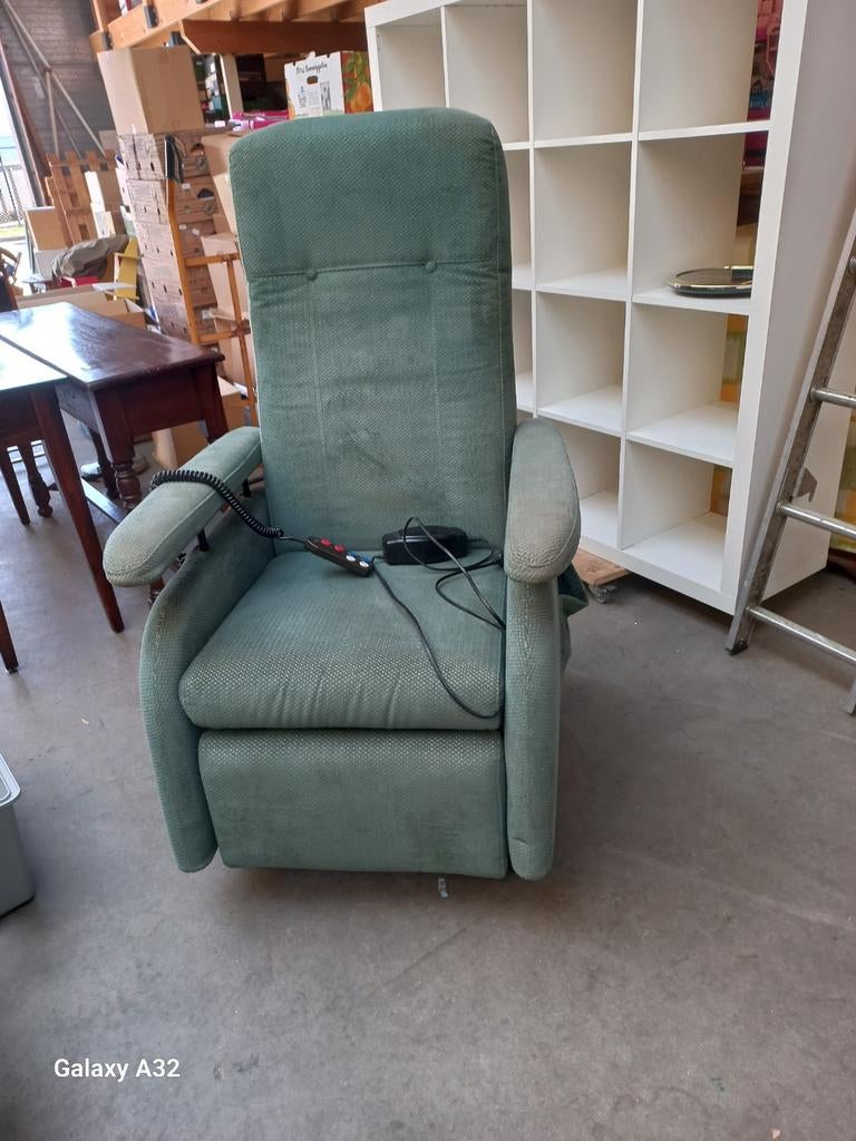 Comfortabele sta-op relaxstoel - Groen, Ophalen, Gebruikt, Modern, Comfort, 75 tot 100 cm