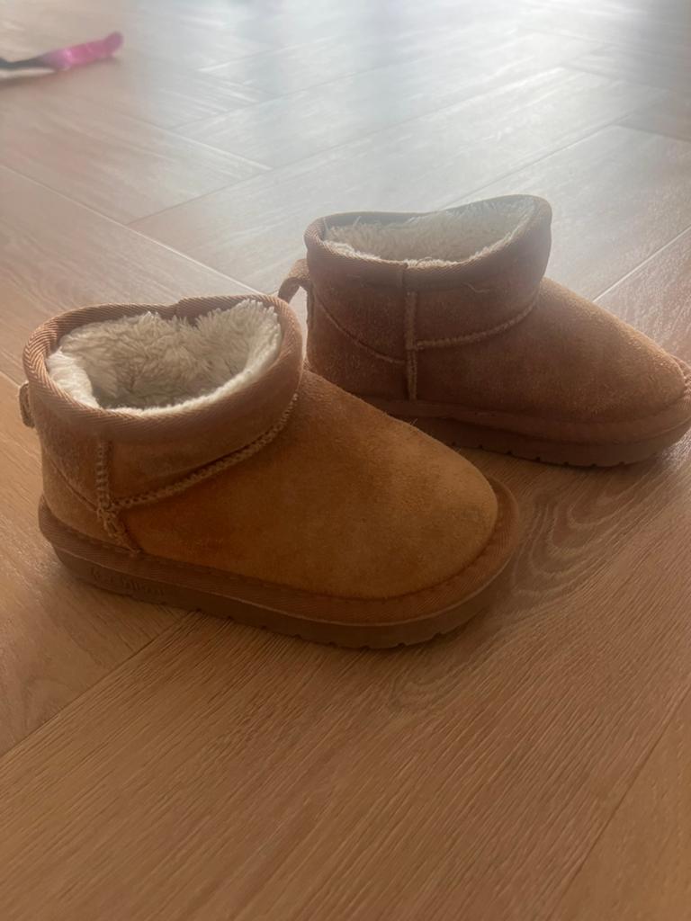 Beige laarsjes ugss dupe maat 26 kids, Kinderen en Baby's, Babykleding | Schoentjes en Sokjes, Ophalen of Verzenden, Zo goed als nieuw