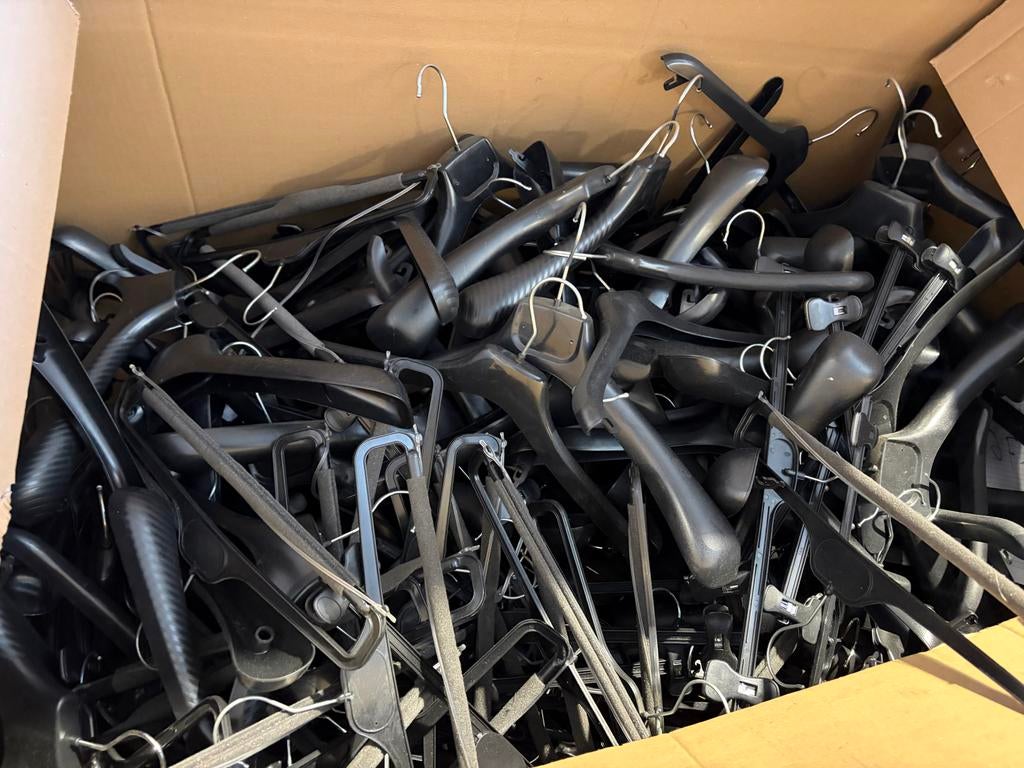 Grote partij kledinghangers - 2500 stuks, Kleding | Dames, Kledinghangers, Ophalen, Gebruikt, Kunststof, Volwassenen