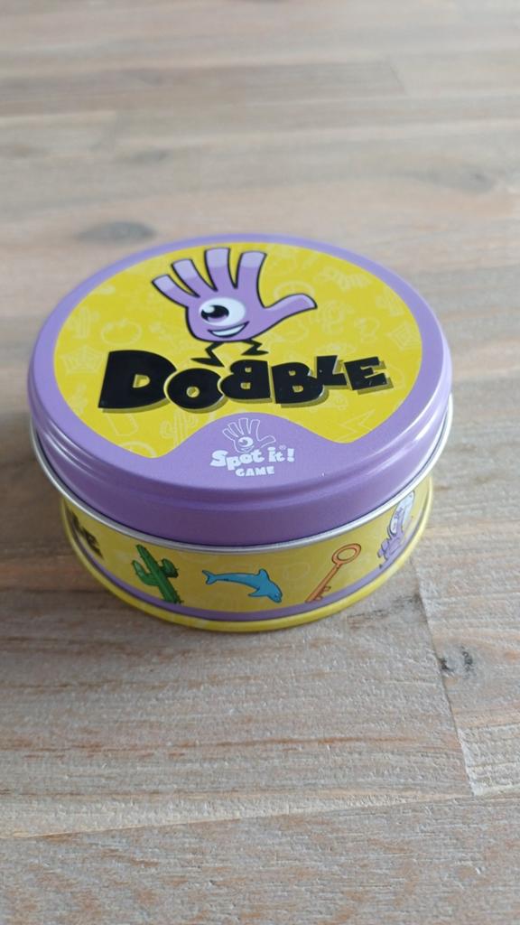 Dobble Spot It! kaartspel in blik, Ophalen of Verzenden, Zo goed als nieuw, Vijf spelers of meer, Asmodee