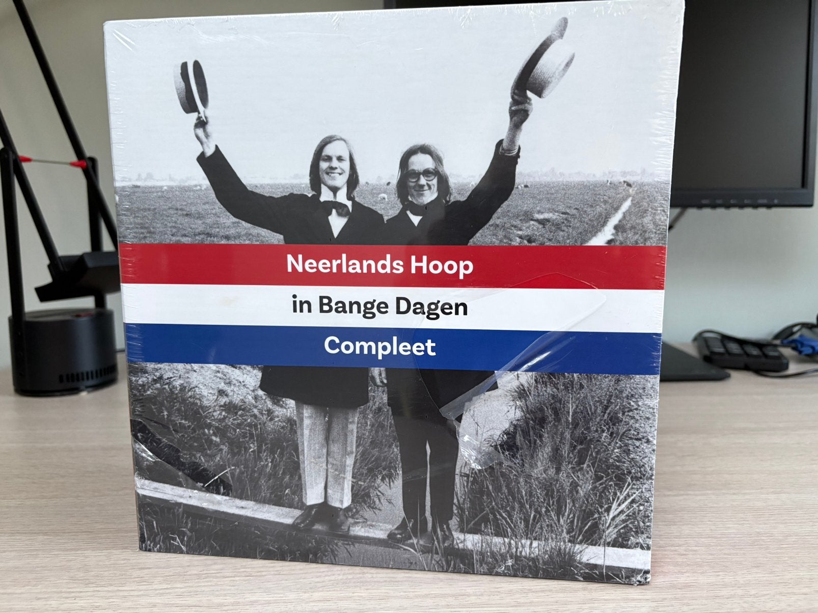NEERLANDS HOOP IN BANGE DAGEN – COMPLEET CD-DVD-BOEK EN MEER, Ophalen, Muziek, Alle leeftijden, Nederlands