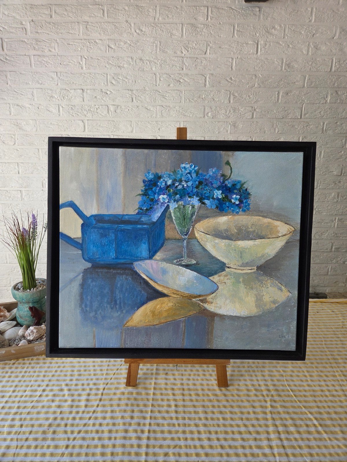 Stilleven met blauwe bloemen en schalen, Ophalen, Doek, Realistisch, Origineel werk