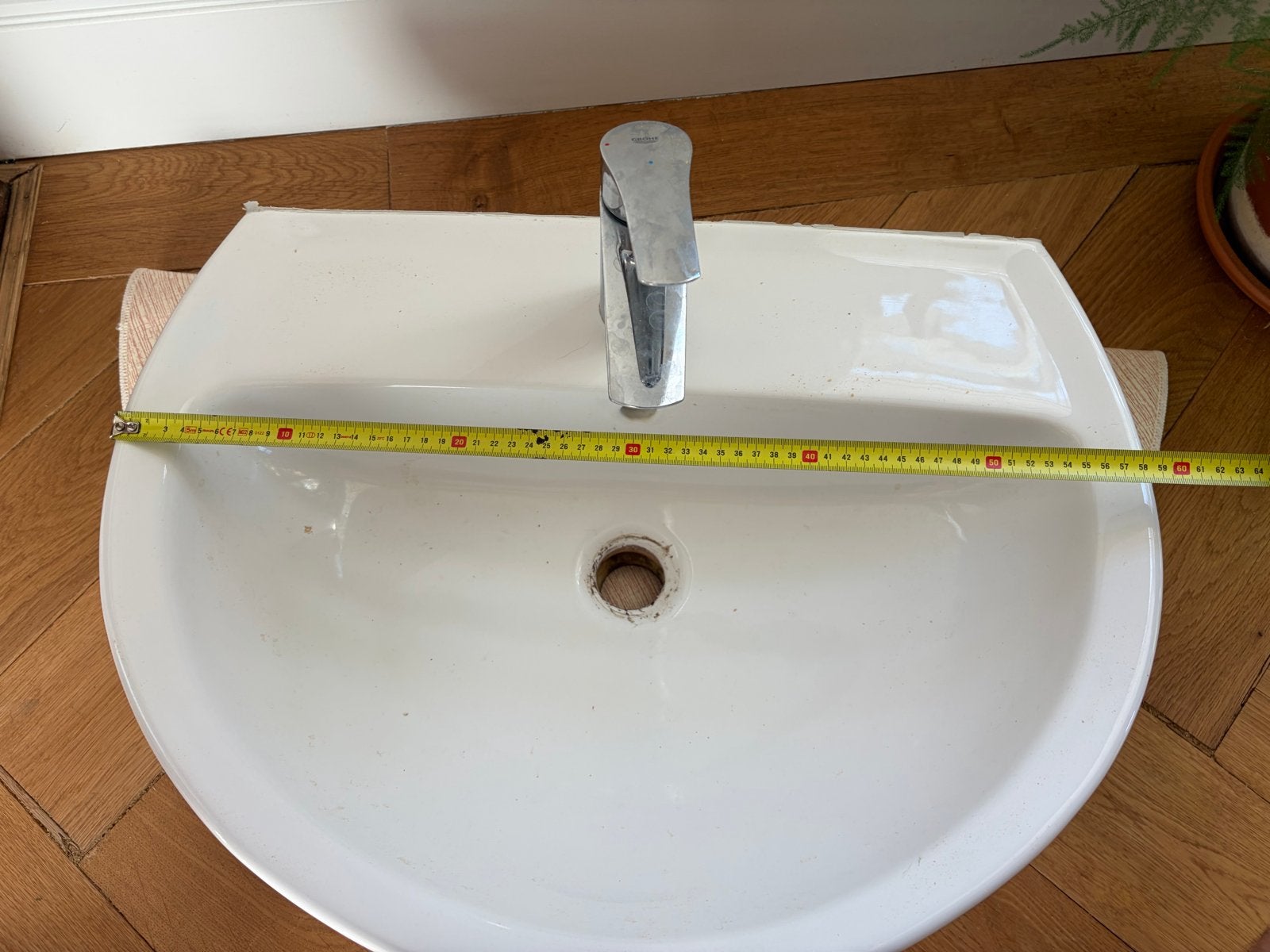 Wastafel met kraan, wit, 55 cm breed, Ophalen, Gebruikt, Chroom, Wastafel