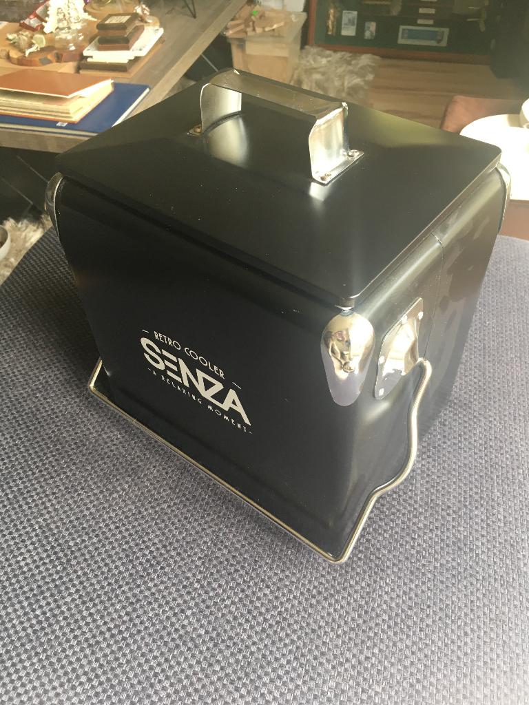 koelbox van stevig metaal en  extra 2 koel elementen, Caravans en Kamperen, Koelboxen, Nieuw, Koelbox, Koelelement, Ophalen