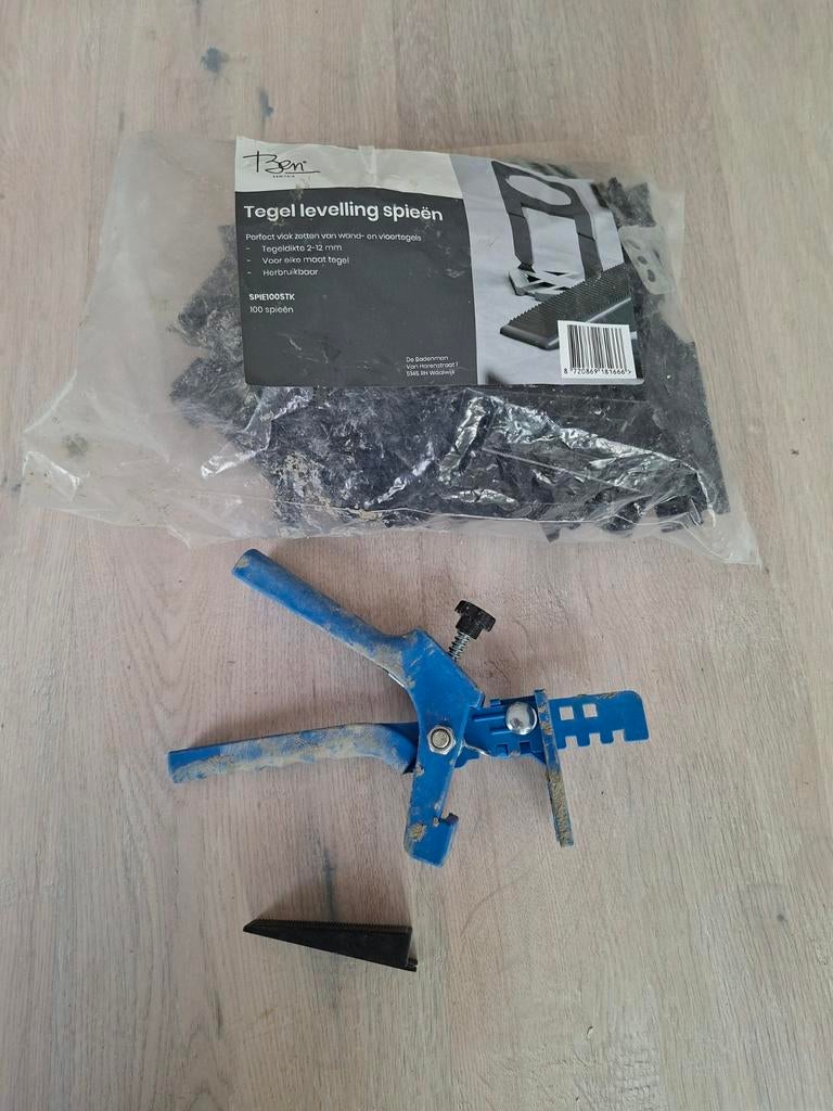 Tegel levelling spieen tang level clips, 60 cm of meer, Ophalen of Verzenden, Zo goed als nieuw, Minder dan 5 m²