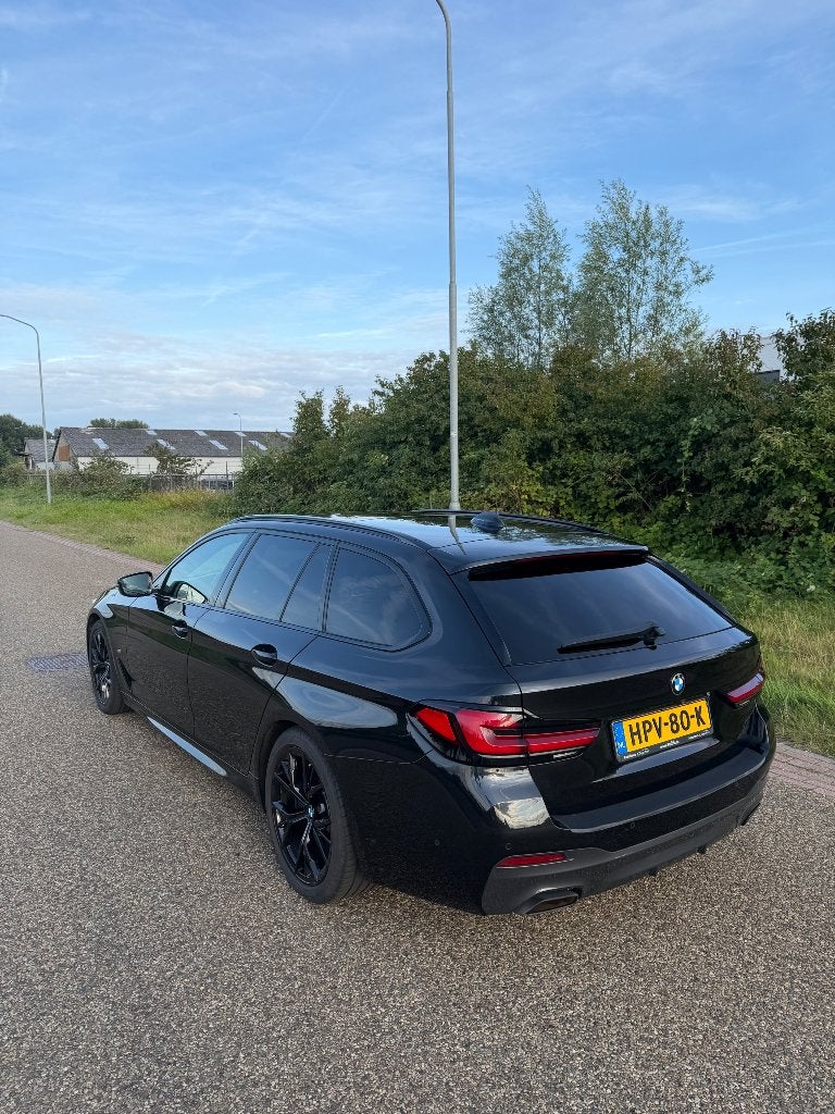 BMW 5-Serie 540i 333pk Xdrive Aut 2022 Zwart, Auto's, BMW, Euro 6, 2000 kg, Zwart, Leder
