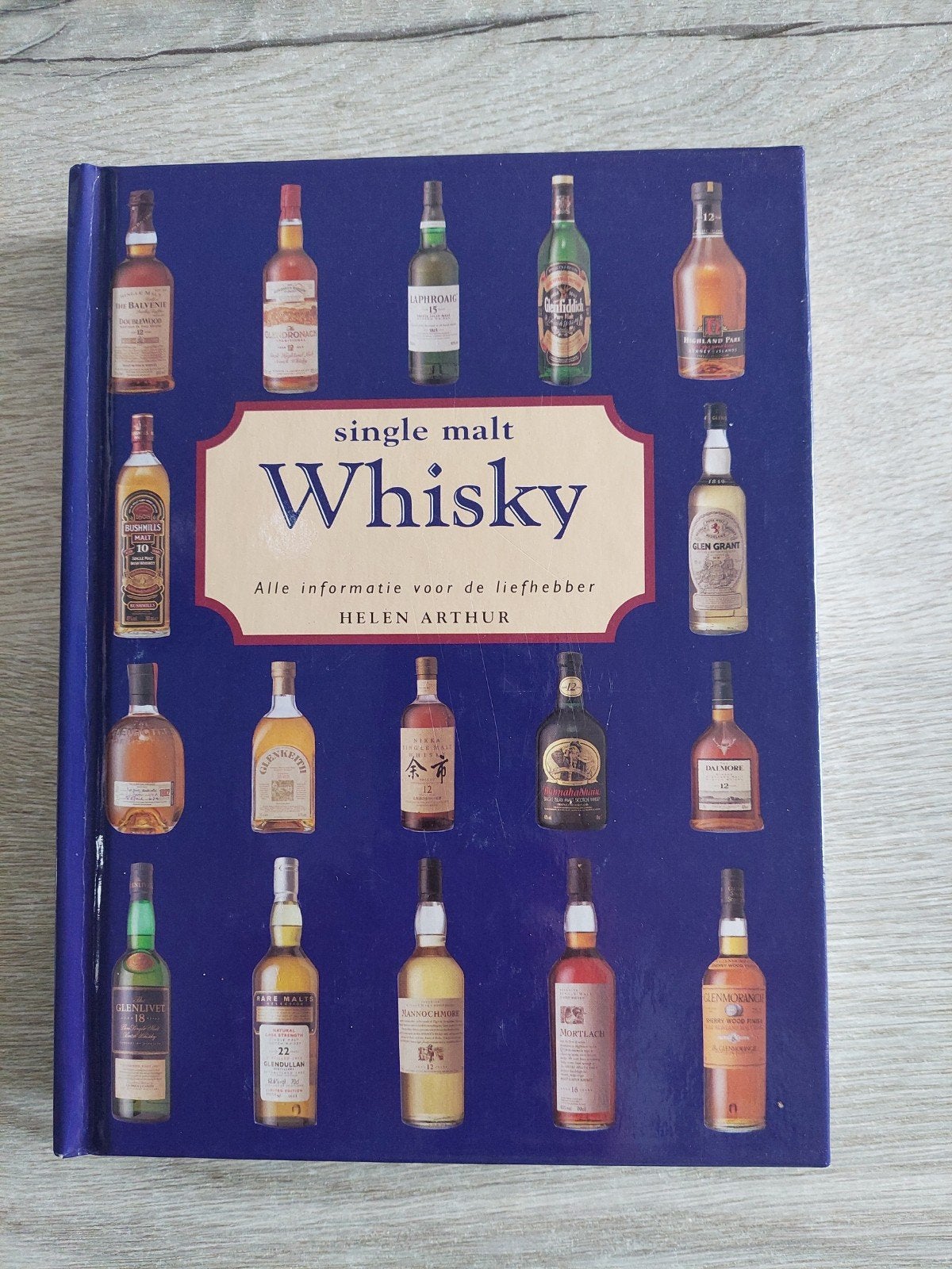 Single Malt Whisky Boek - Helen Arthur, Ophalen of Verzenden, Gelezen, Helen Arthur, Europa overig
