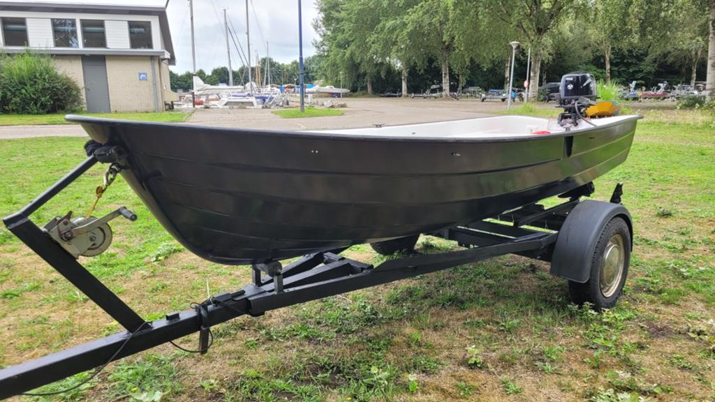 Stabiele visboot met z.g.a.n.Tohatsu 5pk motor incl. Trailer, Watersport en Boten, Overige merken, Gebruikt, 4 m, Buitenboordmotor
