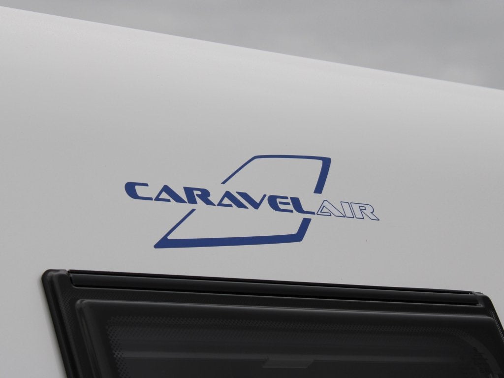 Caravelair Alba 390 Dwars bed - Lichtgewicht - NIEUW 2026, Caravans en Kamperen, Caravans, Bedrijf, Treinzit, 4 tot 5 meter, Caravelair