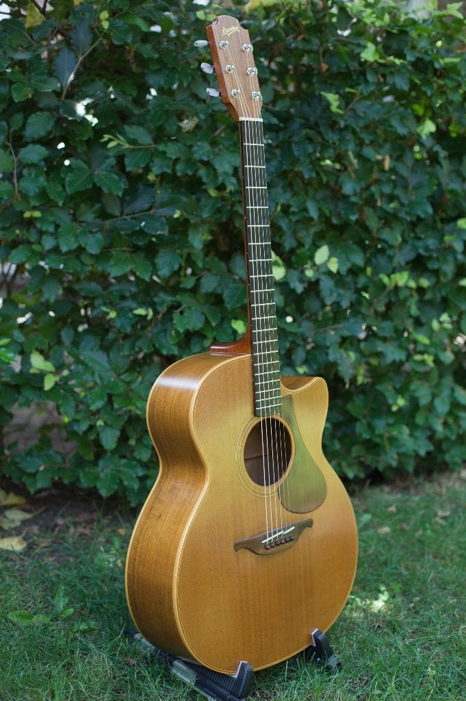 Lowden G9C, Ophalen, Zo goed als nieuw, Western- of Steelstringgitaar, Met koffer