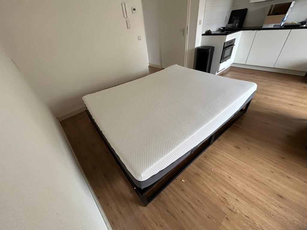 Emma Sleep matras + stalen bedframe, Ophalen, Zwart, Tweepersoons, Zo goed als nieuw