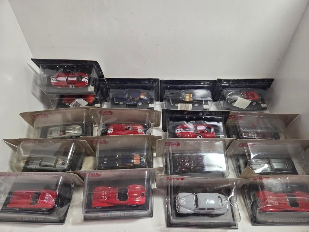 Hachettte/Atlas Lancia,Maserati,Fiat,Alfa,OSCA,Cisitalulia, Hobby en Vrije tijd, Modelauto's | 1:18, ., Ophalen of Verzenden, Zo goed als nieuw