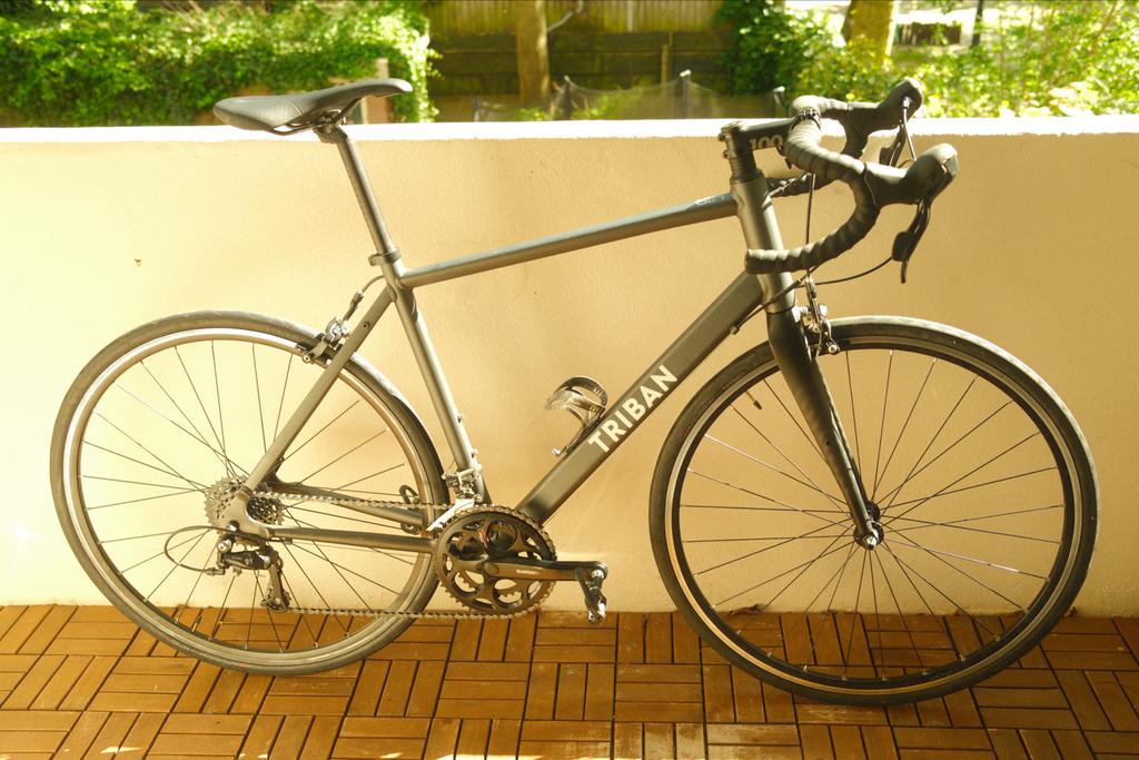 TRIBAN racefiets, lichtgewicht en goed onderhouden, Fietsen en Brommers, Fietsen | Racefietsen, 28 inch, Gebruikt, Aluminium, 15 tot 20 versnellingen