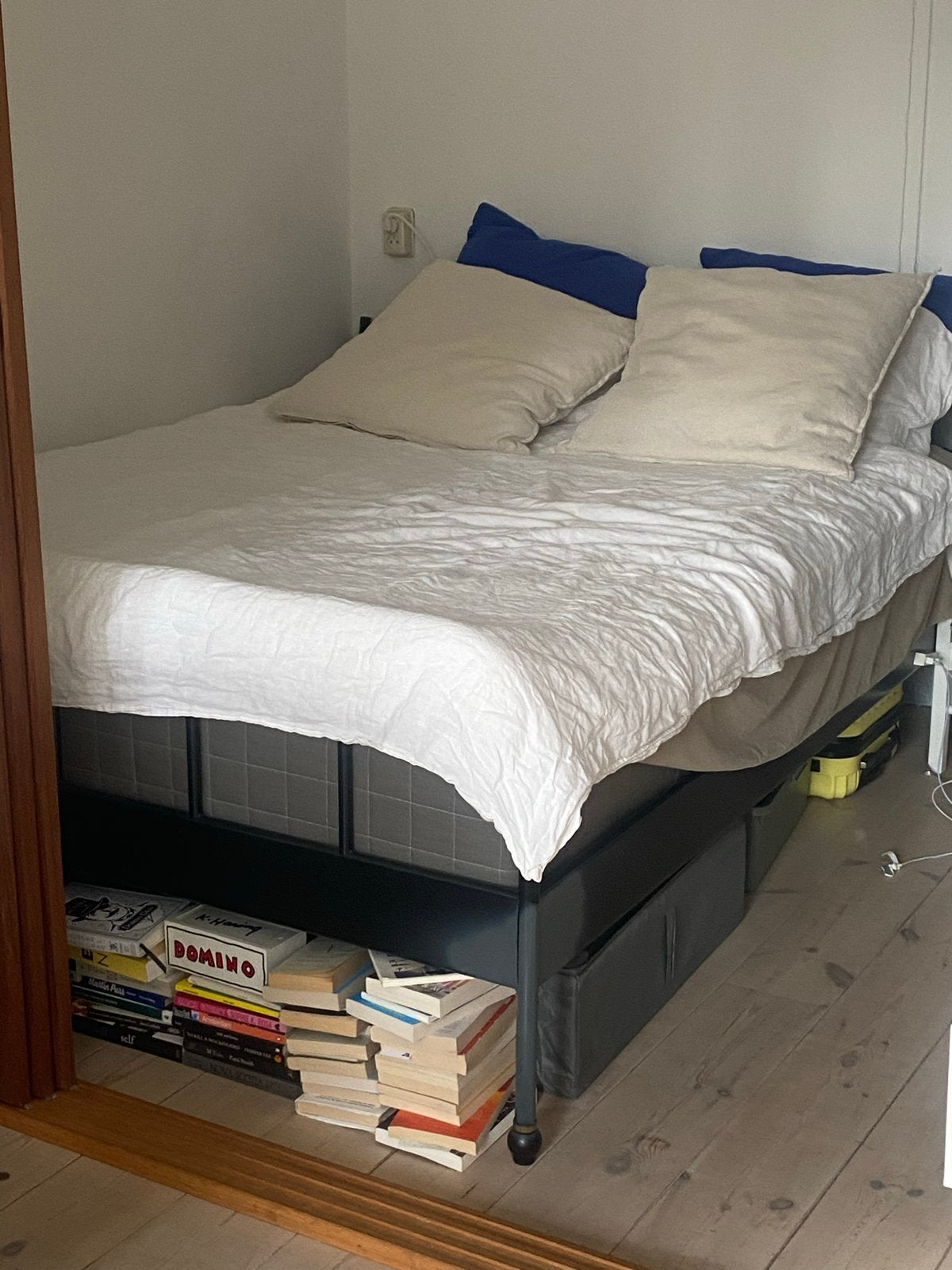 IKEA Sagstua bedframe met matras en topper, vintage look, Ophalen, Gebruikt, Zwart, Tweepersoons