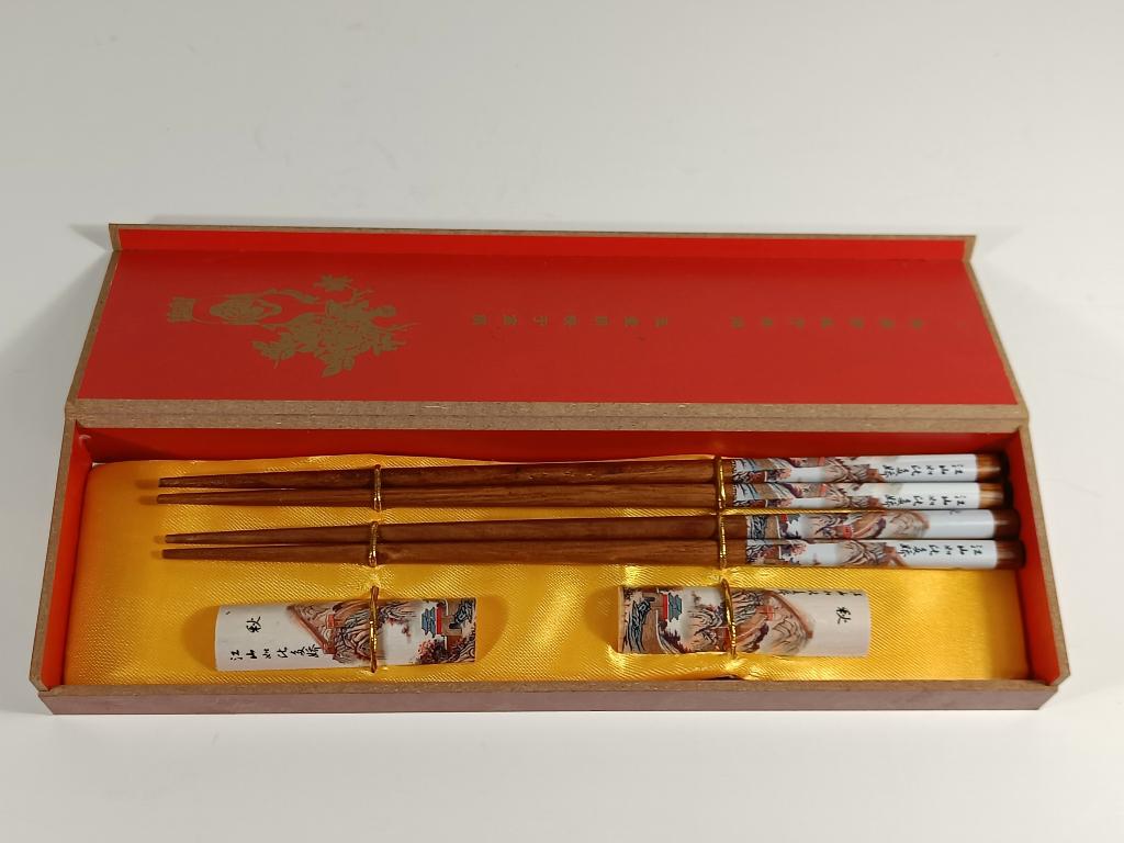 Set Chinese chopsticks in mooi doosje, Overige materialen, Overige typen, Ophalen of Verzenden, Zo goed als nieuw