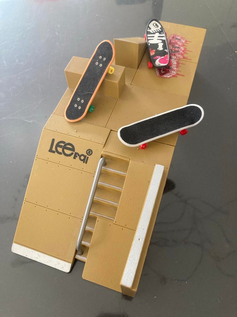 Lee Rai Fingerboard Skatepark met 3 Skateboards en Tools, Ophalen, Zo goed als nieuw, Jongen of Meisje
