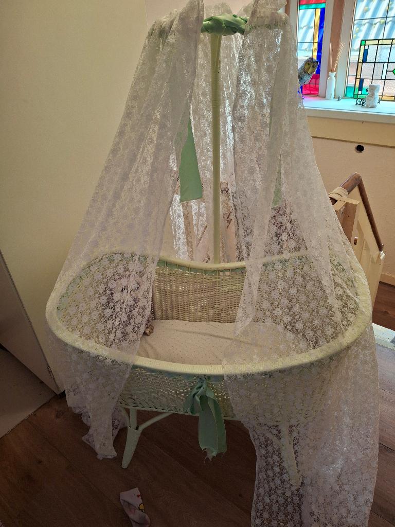 Mooi wiegje met hemeltje., Kinderen en Baby's, Babywiegjes en Ledikanten, Ophalen, Zo goed als nieuw, Wieg