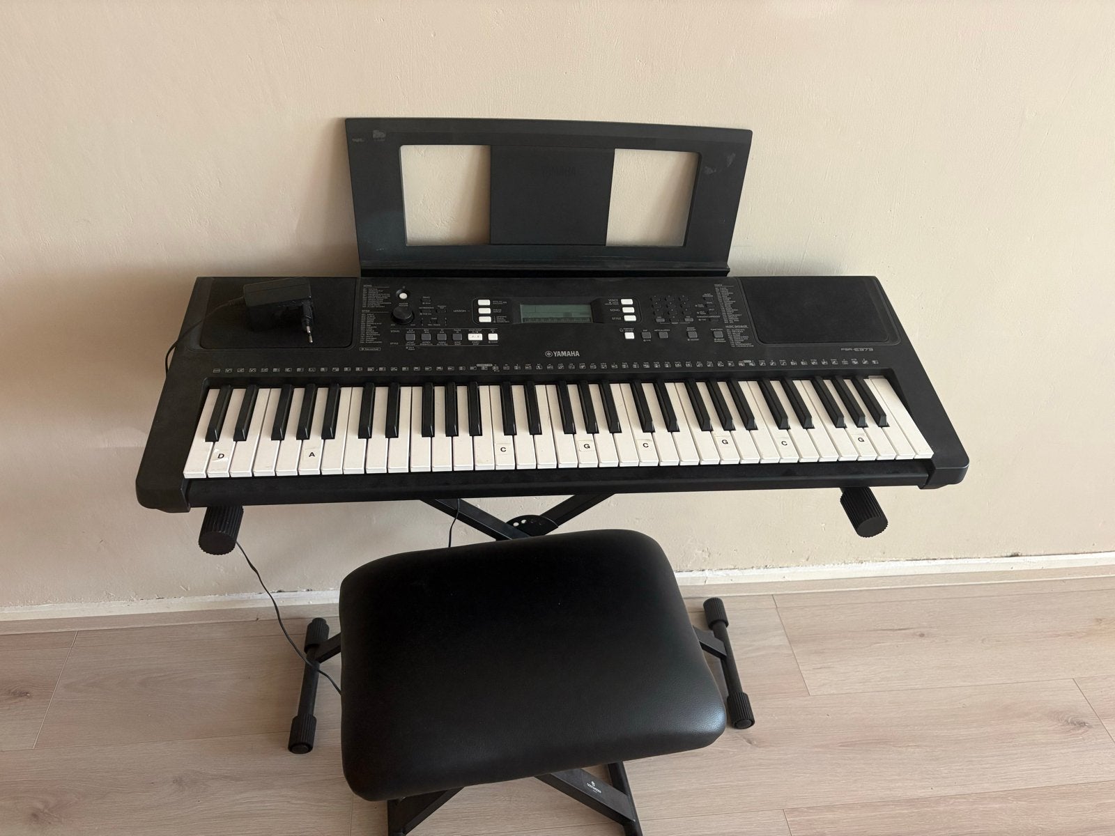Yamaha PSR-E373 Keyboard met standaard en krukje, Ophalen, 61 toetsen, Yamaha, Zo goed als nieuw