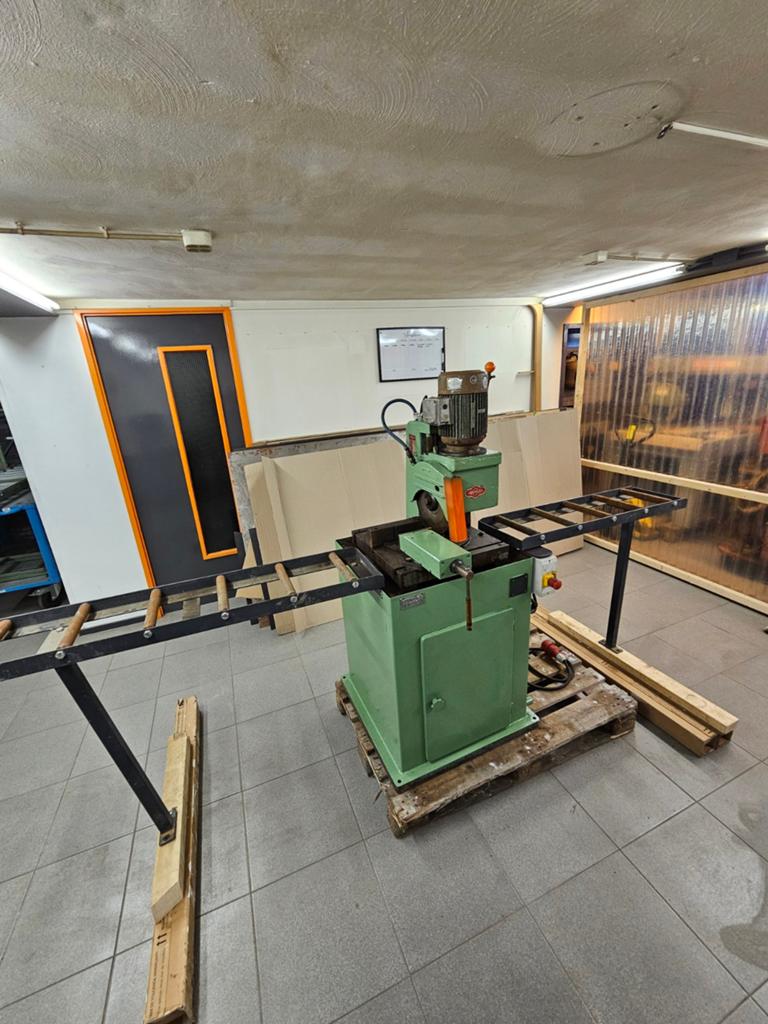 Eisele VMS11 afkortcirkelzaagmachine met rollenbanen – 380V, Ophalen, 70 mm of meer, Eisele, Afkortzaag