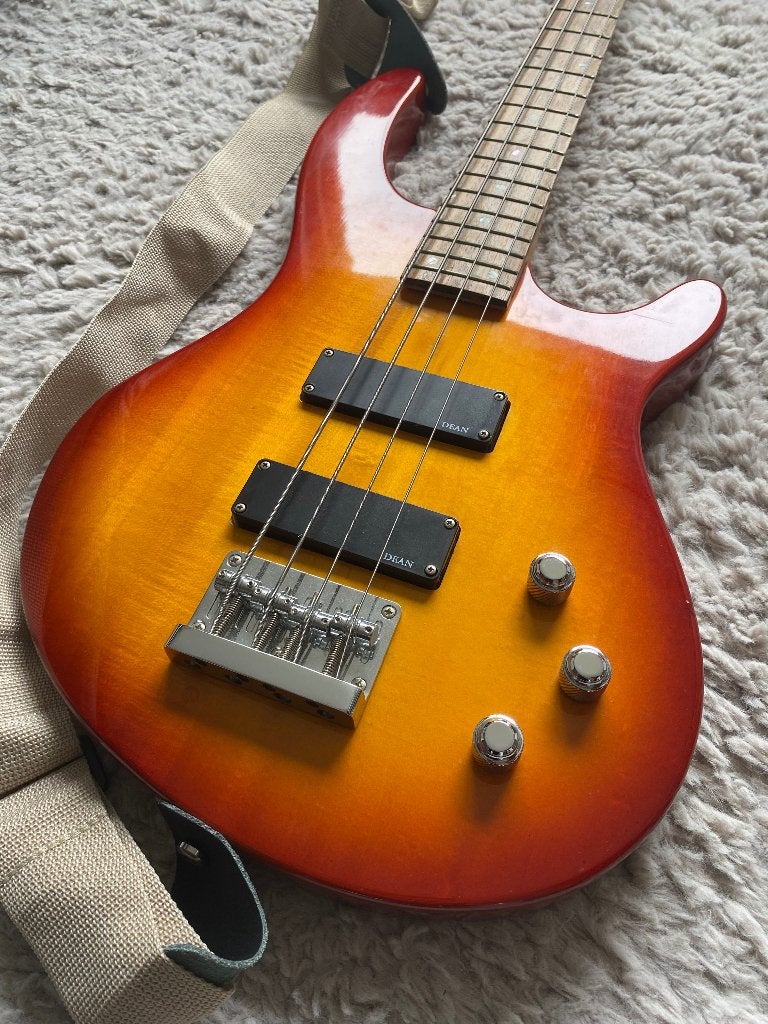 Basgitaar Dean, Ophalen, Zo goed als nieuw, Elektrisch