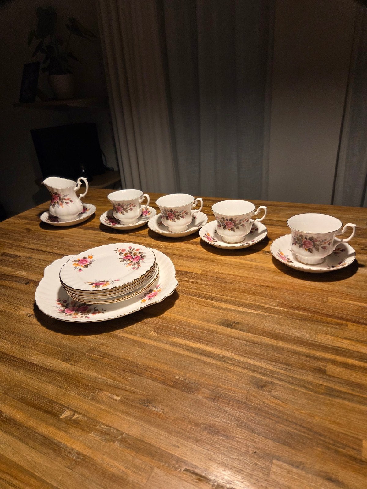 Vintage Richmond Bone China The Rose Garden Servies, Ophalen