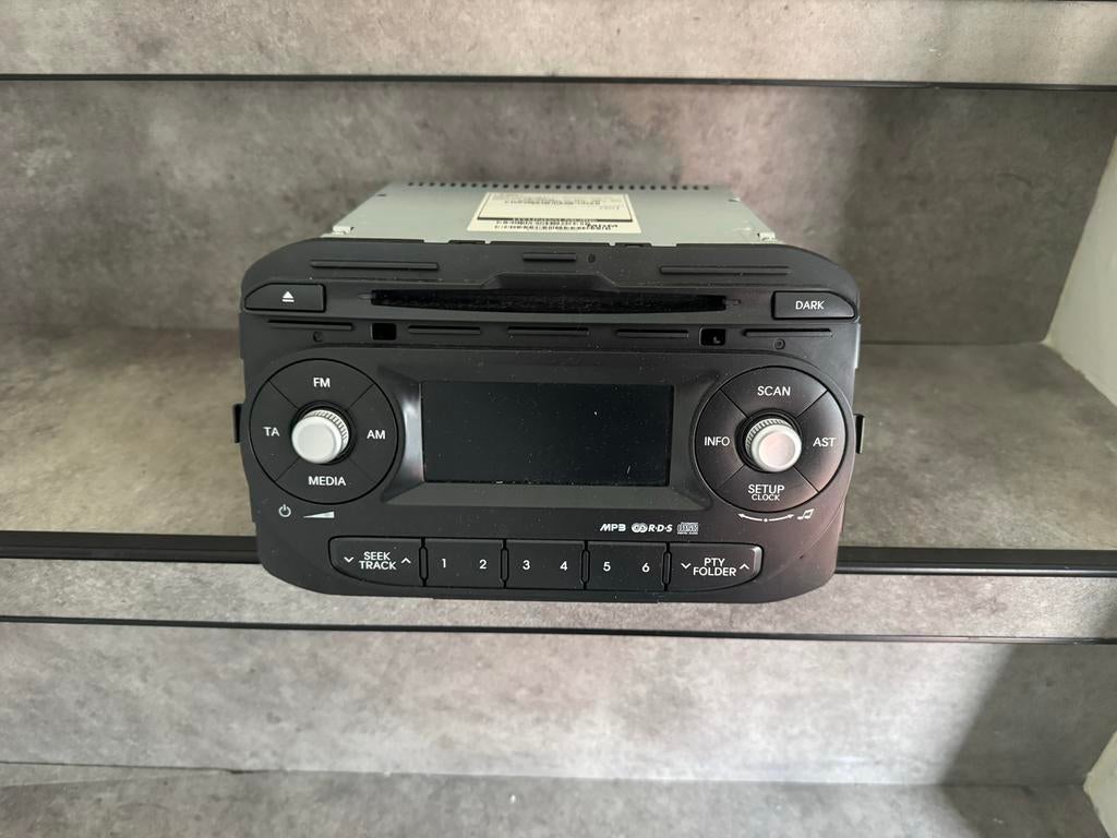Kia Picanto radio met frame - AM/FM/CD/MP3, Auto diversen, Autoradio's, Gebruikt, Ophalen of Verzenden