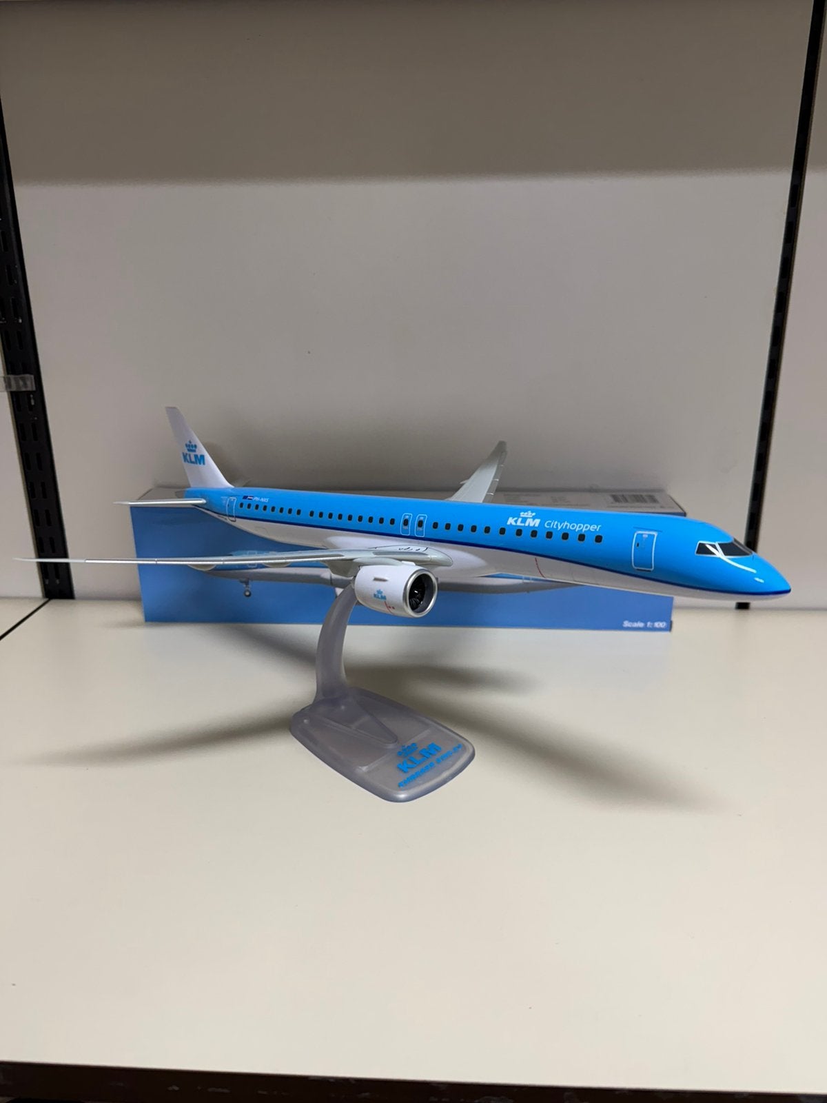 NIEUW! 1:100 schaalmodel KLM Embraer E195-E2, Ophalen of Verzenden, Nieuw, Schaalmodel
