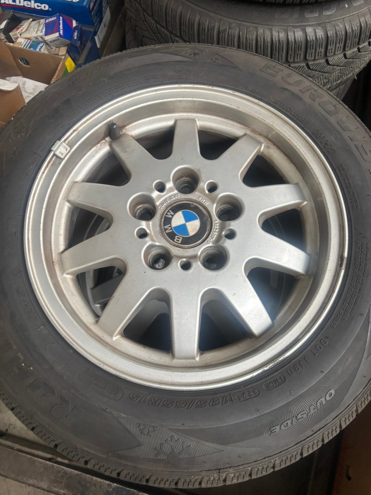 4x Winterbanden op BMW velgenE36/E46, Auto-onderdelen, Banden en Velgen, Ophalen, Gebruikt, 15 inch, Winterbanden