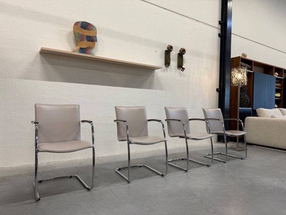 4 Als nieuw Leolux Freyr eetkamerstoel grijs leer Stoel, Leolux, Info@leolux.nl, Ophalen of Verzenden, Zo goed als nieuw