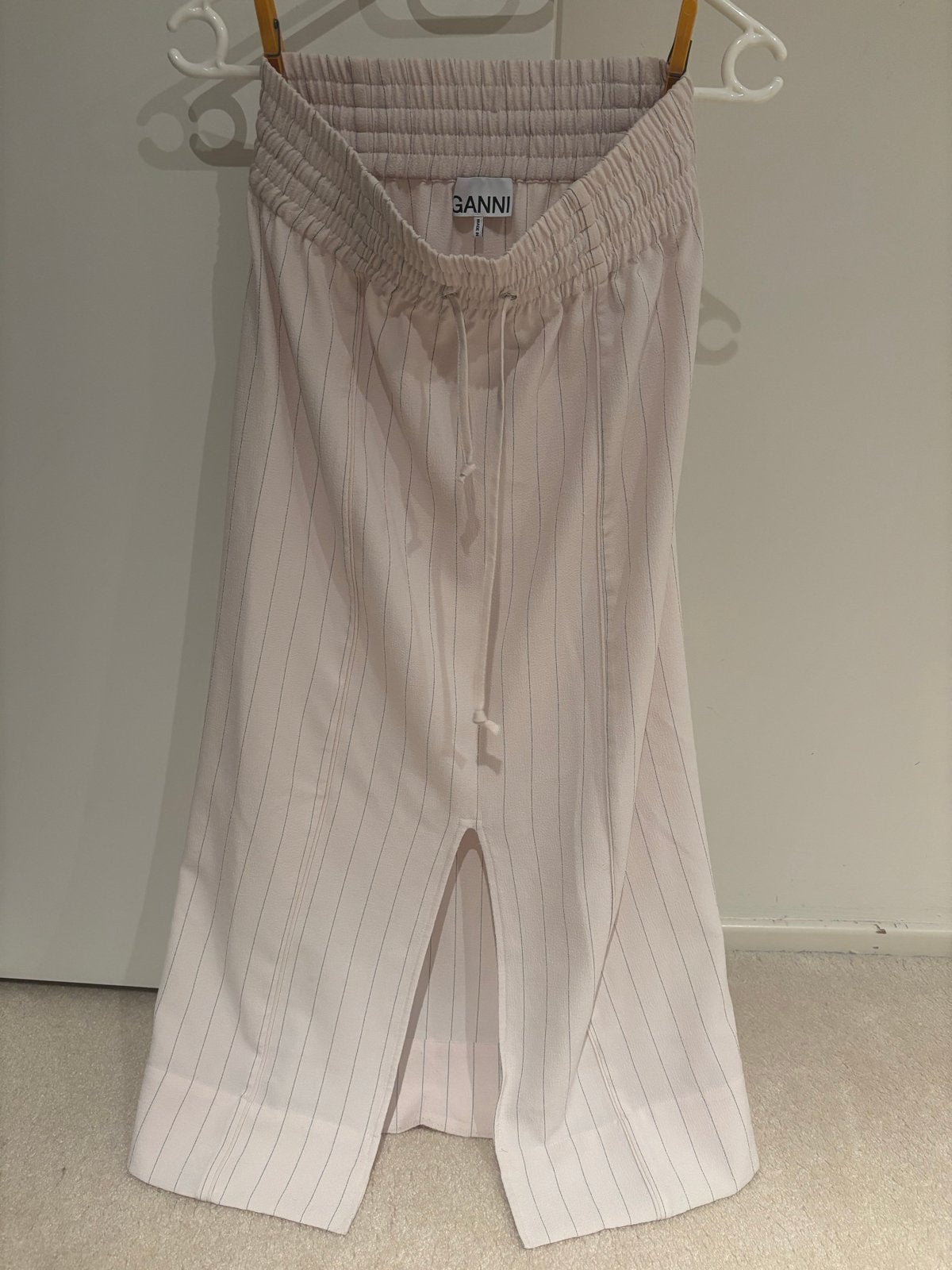 Ganni gestreepte midi rok met split maat 36, Beige, Ophalen of Verzenden, Zo goed als nieuw, Maat 36 (S)