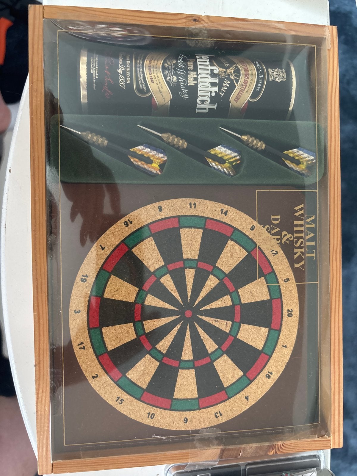 Uniek Glenfiddich Malt Whisky & Darts Set - Nieuw in doos, Ophalen of Verzenden, Nieuw, Dartbord met pijlen